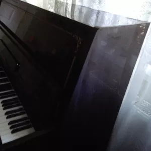 Продам фортепиано Лирика 