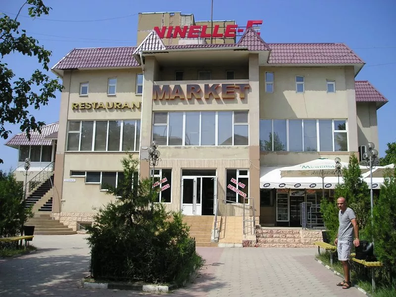 Продажа 4-этажного коммерческого здания в Молдове. г. Унгены. 2